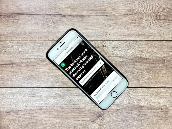 How does the architecture of a CPU affect its gaming performance?